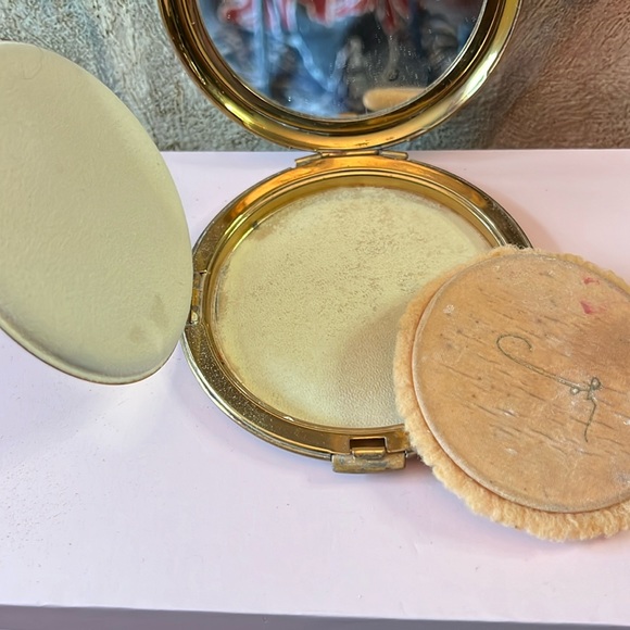 Vintage Coty Makeup Compact Goldtone Powder - Picture 5 of 6